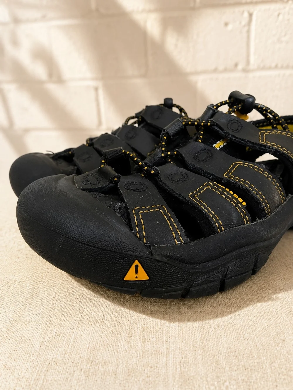 KEEN Newport H2 Waterproof Sandals Kids Child Size 1 Black Yellow Hiking Shoes